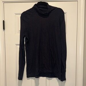 Eddie Bauer Women’s Navy and Silver Turtleneck top size XL
